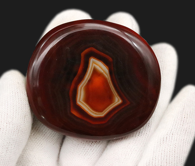 まるでジキルとハイド!表と裏で異なる顔を見せる、マダガスカル産の鮮やかな天然メノウ(Agate)(その2)