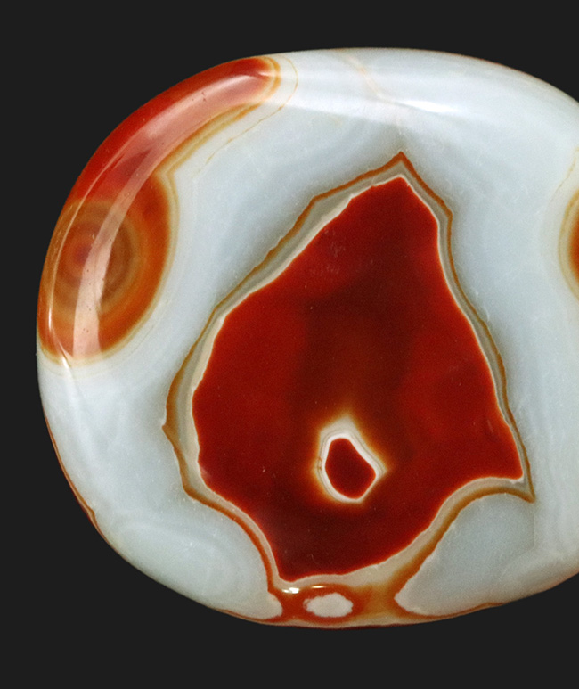 まるでジキルとハイド!表と裏で異なる顔を見せる、マダガスカル産の鮮やかな天然メノウ(Agate)(その4)