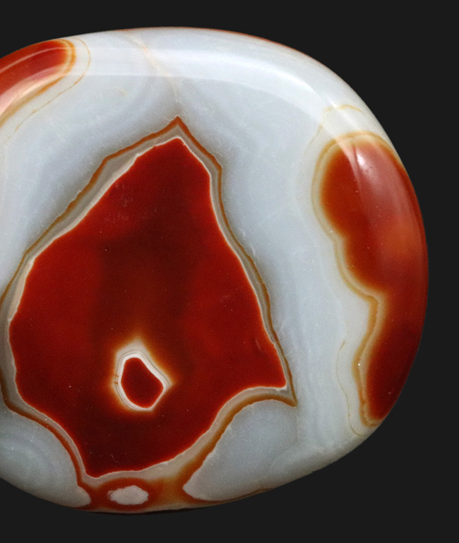 まるでジキルとハイド!表と裏で異なる顔を見せる、マダガスカル産の鮮やかな天然メノウ(Agate)(その5)