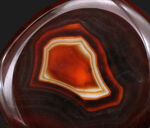 まるでジキルとハイド！表と裏で異なる顔を見せる、マダガスカル産の鮮やかな天然メノウ（Agate）