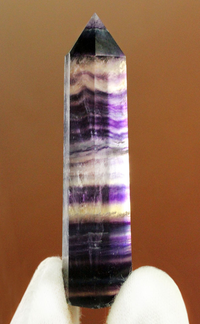 いったい何層になっているのでしょう?紫色を主体とするレインボーフローライト(fluorite)(その11)