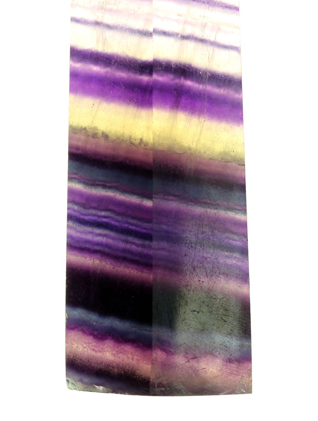 いったい何層になっているのでしょう?紫色を主体とするレインボーフローライト(fluorite)(その4)