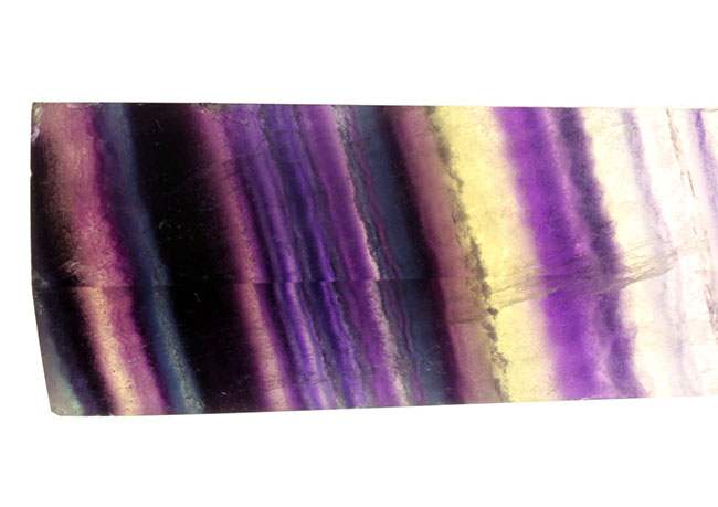 いったい何層になっているのでしょう？紫色を主体とするレインボーフローライト（fluorite）（その9）