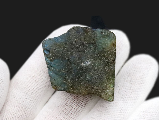 渋いブルーを呈するラブラドライト(Labradorite)のピース(その4)