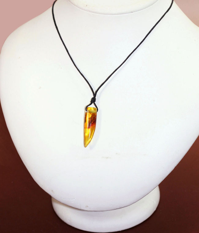高級ジュエリーケース付き。バルト海産琥珀化石のペンダントトップ(Amber)(その5)