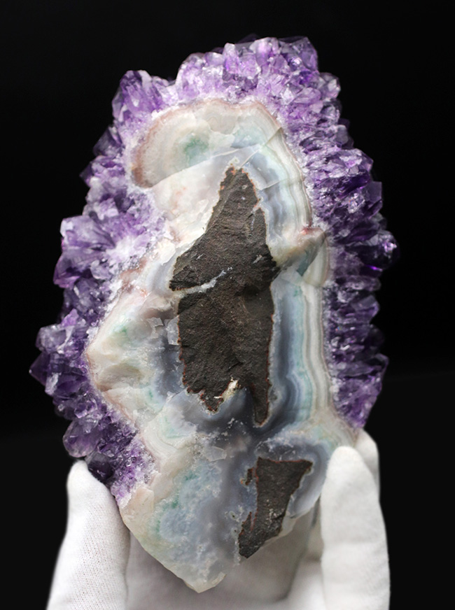 955グラム!かのレオナルド・ダ・ヴィンチを魅了した鉱物、濃い紫色を呈するアメシスト(Amethyst)の原石(その4)