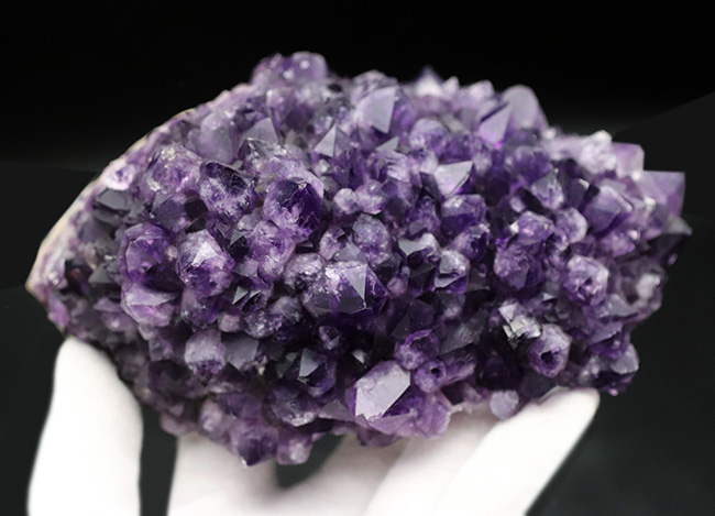 ９５５グラム！かのレオナルド・ダ・ヴィンチを魅了した鉱物、濃い紫色を呈するアメシスト（Amethyst）の原石（その6）
