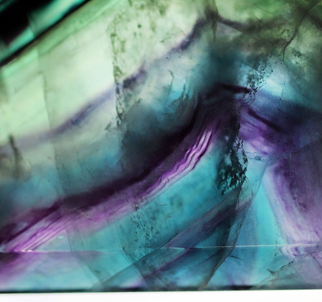 レア!15センチに達するビッグな標本、多彩な色を持つ、貴重なフローライト(Fluorite)。その名もレインボーフローライト(その2)