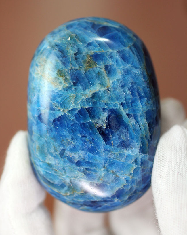 鮮やかな結晶！「裏切りの石」ことブルーアパタイト（Blue apatite）のカボション（その1）