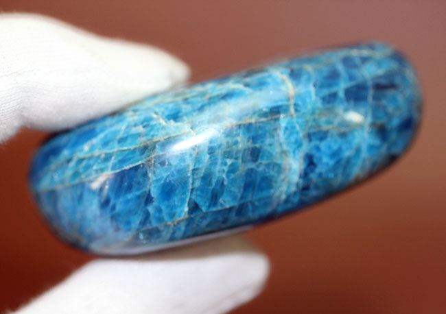 鮮やかな結晶!「裏切りの石」ことブルーアパタイト(Blue apatite)のカボション(その10)