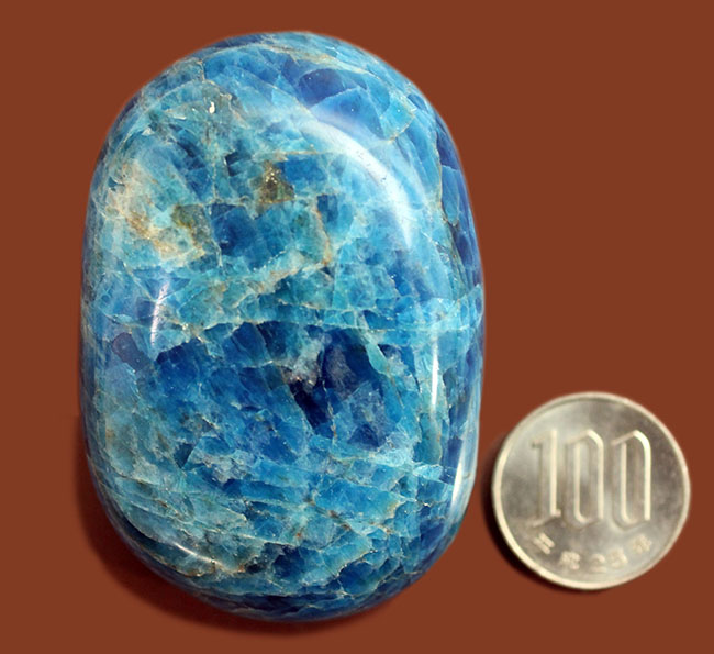 鮮やかな結晶!「裏切りの石」ことブルーアパタイト(Blue apatite)のカボション(その12)