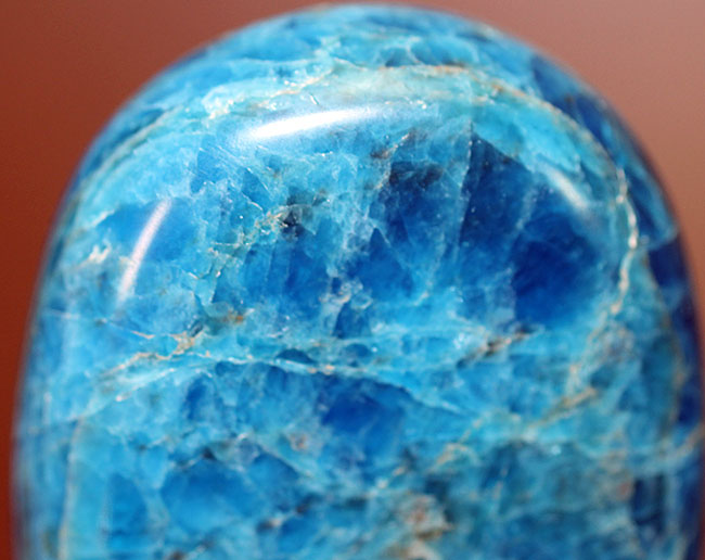 鮮やかな結晶！「裏切りの石」ことブルーアパタイト（Blue apatite）のカボション（その2）