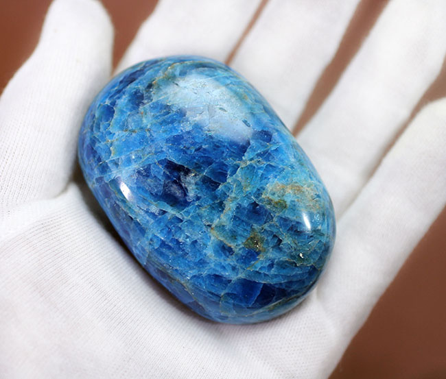 鮮やかな結晶！「裏切りの石」ことブルーアパタイト（Blue apatite）のカボション（その3）