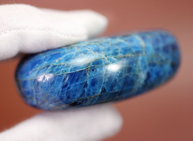鮮やかな結晶！「裏切りの石」ことブルーアパタイト（Blue apatite）のカボション（その4）