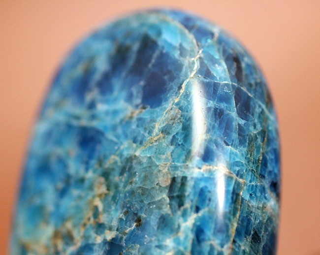 鮮やかな結晶!「裏切りの石」ことブルーアパタイト(Blue apatite)のカボション(その6)