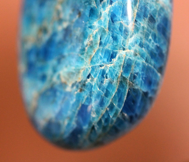 鮮やかな結晶!「裏切りの石」ことブルーアパタイト(Blue apatite)のカボション(その7)
