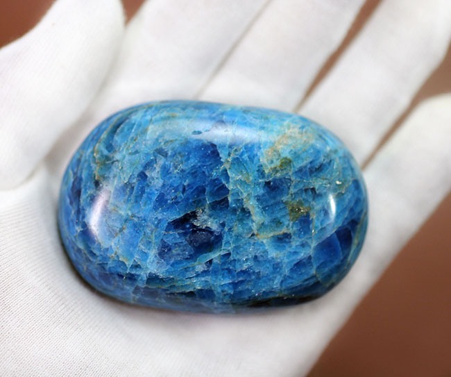 鮮やかな結晶!「裏切りの石」ことブルーアパタイト(Blue apatite)のカボション(その8)