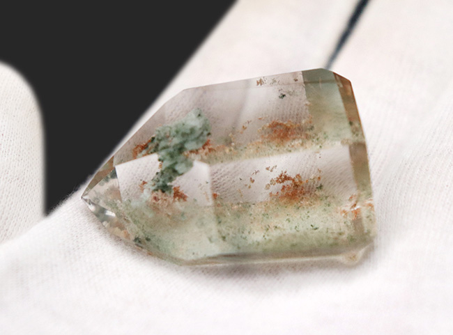 緑や茶の内包物を含んだ変わり種の石英の結晶、ガーデンクォーツ(Garden Quartz)(その3)