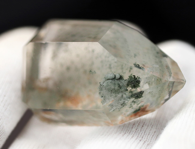 緑や茶の内包物を含んだ変わり種の石英の結晶、ガーデンクォーツ(Garden Quartz)(その4)