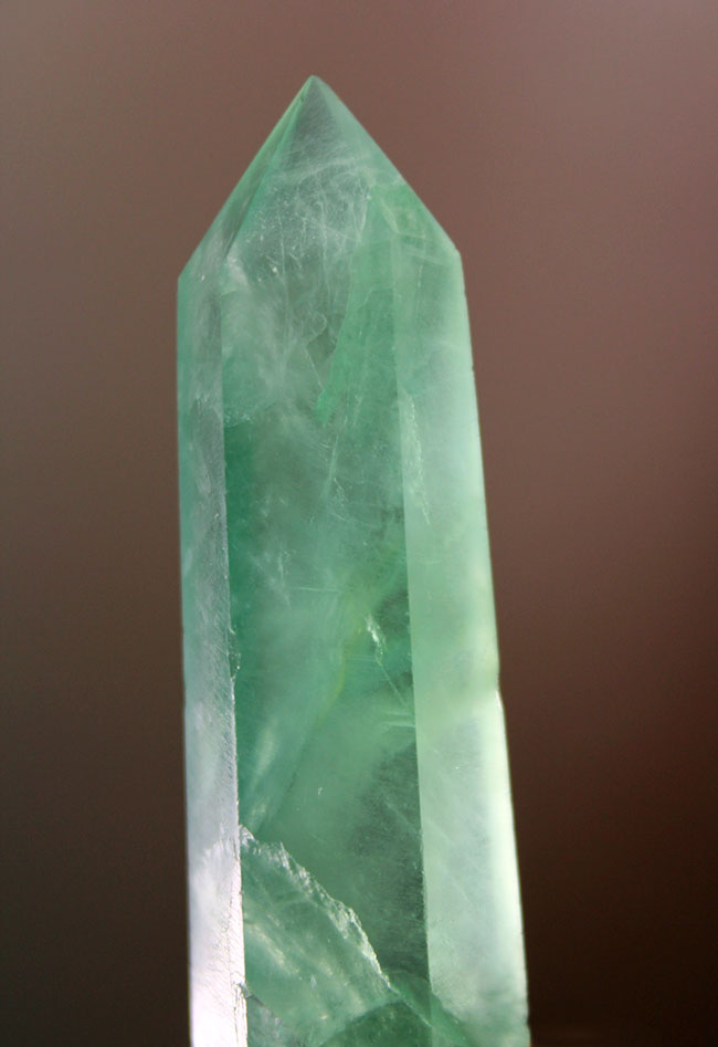 他とは一線を画すユニークな色の出方。ユニークな鉱物フローライト(fluorite)の高品位標本(その2)