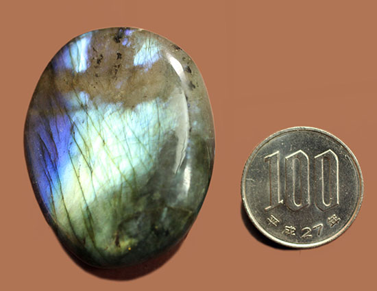 ブルー×ライムグリーンの配色が爽やかな、鉱物ラブラドライト(Labradorite)（その12）