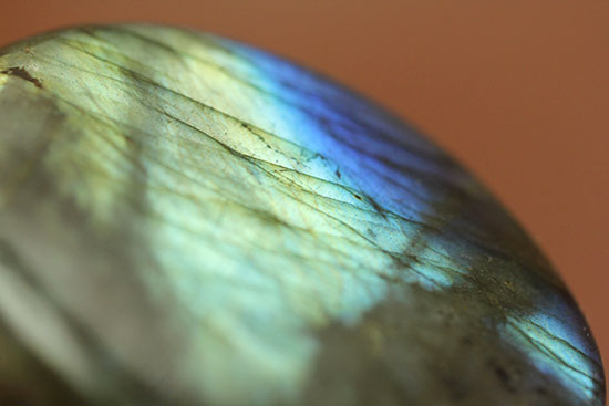ブルー×ライムグリーンの配色が爽やかな、鉱物ラブラドライト(Labradorite)(その8)