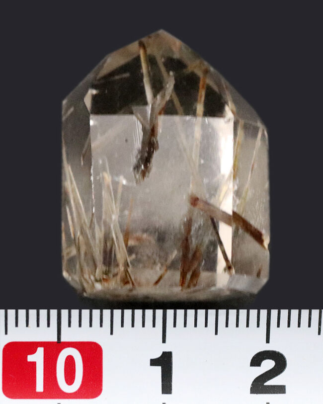 迫力あり！非常に太い二酸化チタンを多数内包する水晶、その名もルチルクォーツ（Rutilated Quartz）（その4）