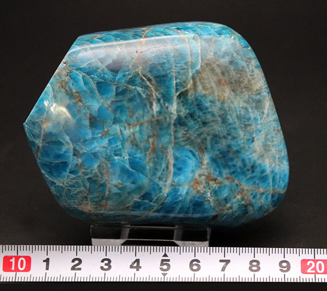 南国のビーチを思わせる鮮やかなブルー!燐灰石(りんかいせき)こと、ブルーアパタイト(Blue apatite)の天然石(その11)