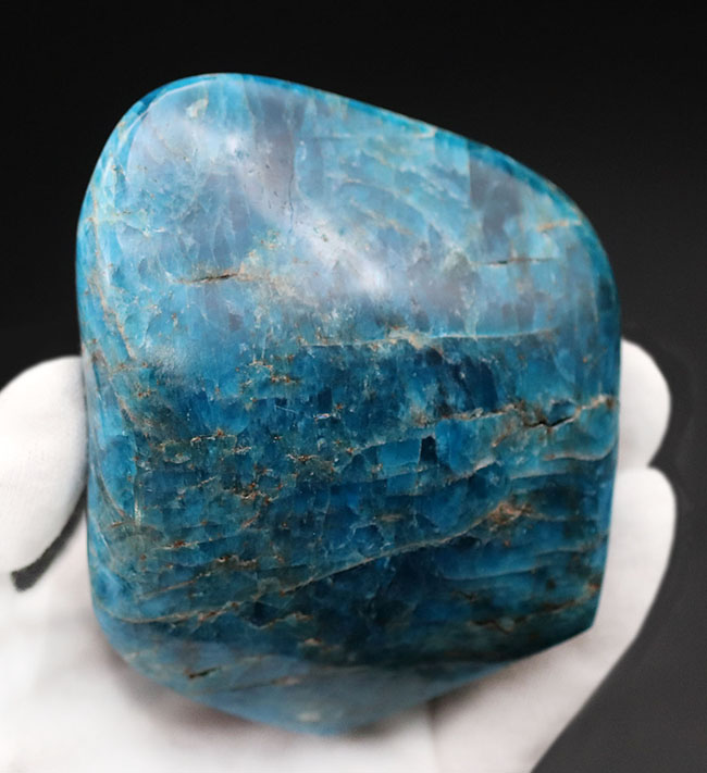 南国のビーチを思わせる鮮やかなブルー！燐灰石（りんかいせき）こと、ブルーアパタイト（Blue apatite）の天然石（その2）
