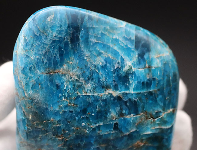 南国のビーチを思わせる鮮やかなブルー!燐灰石(りんかいせき)こと、ブルーアパタイト(Blue apatite)の天然石(その3)