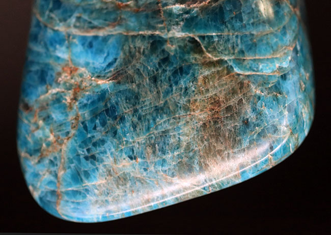 南国のビーチを思わせる鮮やかなブルー!燐灰石(りんかいせき)こと、ブルーアパタイト(Blue apatite)の天然石(その7)