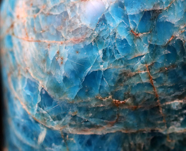 南国のビーチを思わせる鮮やかなブルー！燐灰石（りんかいせき）こと、ブルーアパタイト（Blue apatite）の天然石（その8）