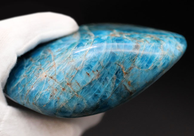 南国のビーチを思わせる鮮やかなブルー!燐灰石(りんかいせき)こと、ブルーアパタイト(Blue apatite)の天然石(その9)
