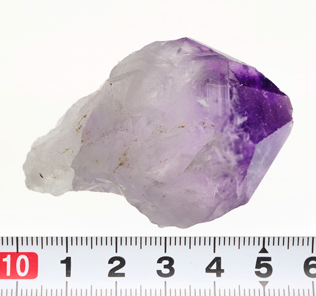 清涼感を感じさせる、鮮やかな紫色を呈する、美しきアメシスト（Amethyst）の原石（その4）