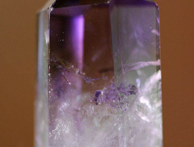 アメシストにシトリンが内包された鉱物、アメトリン(Ametrine)。希少な天然標本です。(その2)