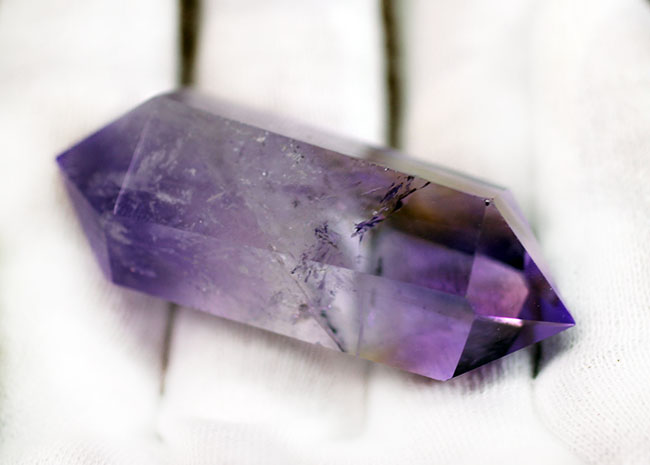 アメシストにシトリンが内包された鉱物、アメトリン(Ametrine)。希少な天然標本です。(その3)