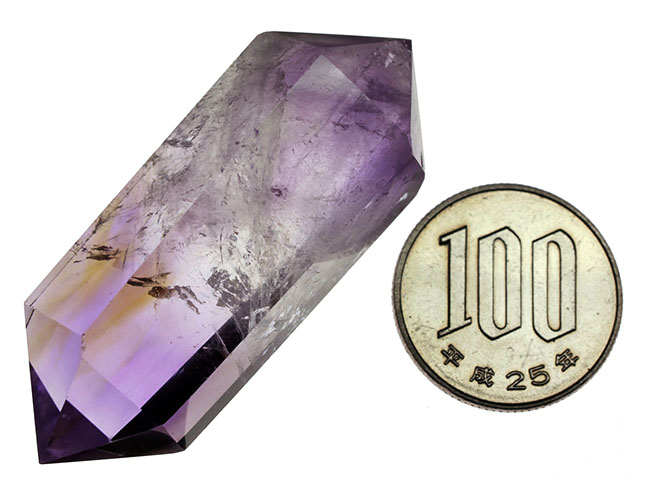 アメシストにシトリンが内包された鉱物、アメトリン（Ametrine）。希少な天然標本です。（その9）