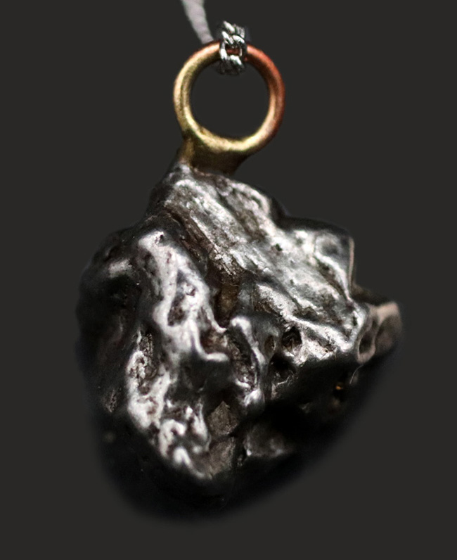小惑星からの贈り物！鉄隕石、カンポ・デル・シエロ（Campo del Cielo）のペンダントトップ（シルバーチェーン、高級ジュエリーケース付き）（その1）