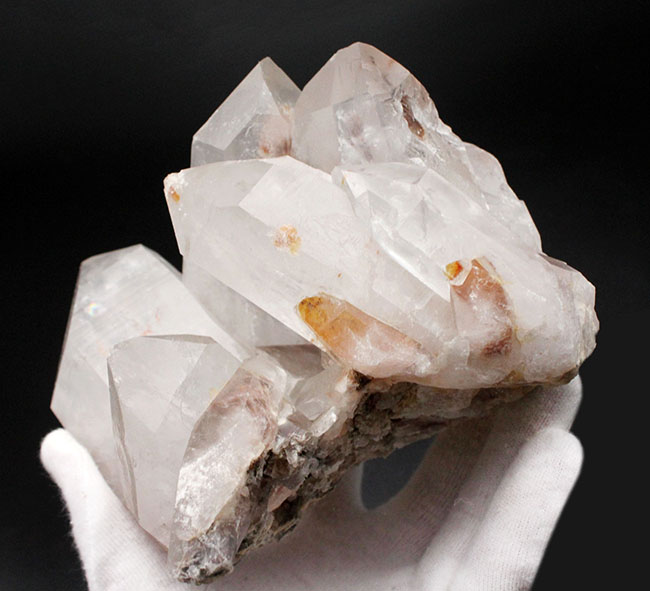 1590グラム！自然な結晶成長が見られる立派な水晶クラスター 鉱物 販売