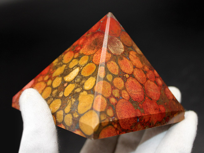 毒々しい模様が個性的で美しい!キングコブラジャスパーのピラミッド型標本(Orbicular Jasper)(その11)