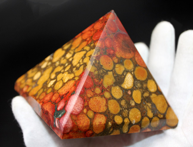 毒々しい模様が個性的で美しい!キングコブラジャスパーのピラミッド型標本(Orbicular Jasper)(その4)