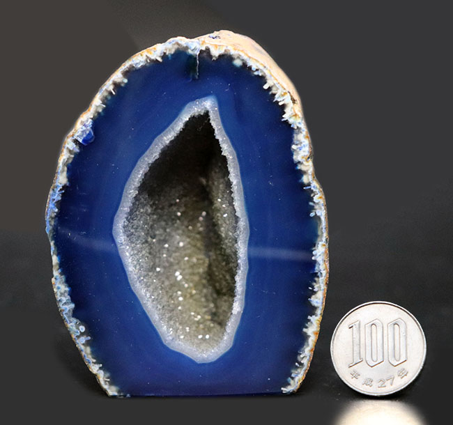 人気のブルーメノウ！内部に空洞のある晶洞タイプ、インテリアとしておすすめ！ブラジル産の縞メノウ（Agate）（その9）