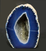 人気のブルーメノウ！内部に空洞のある晶洞タイプ、インテリアとしておすすめ！ブラジル産の縞メノウ（Agate）