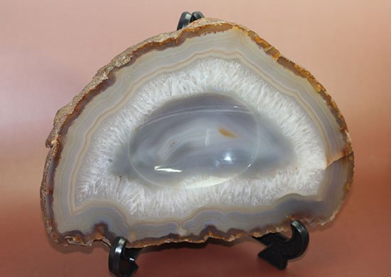 立派!コレクションとしてはもちろん高級なインテリアとしておすすめ。ブラジル産メノウ標本(Agate)(その1)