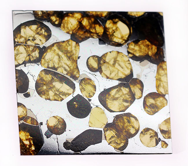 カンラン石の透明度にご注目下さい！世界で最も美しい隕石、石鉄隕石ブラヒンパラサイト（その1）