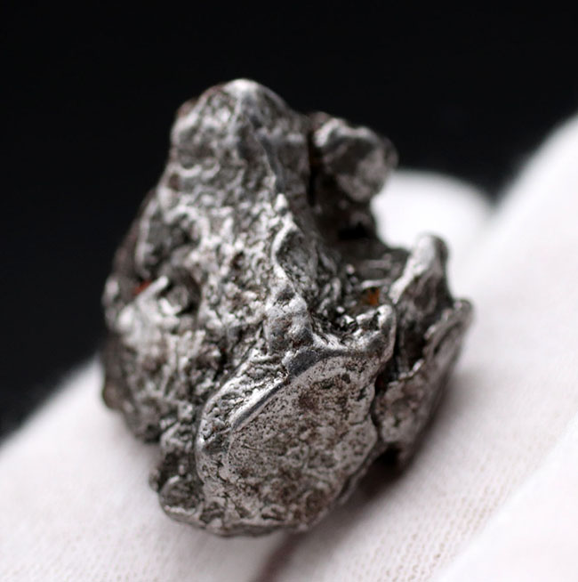もっとも典型的な鉄隕石の一つ、アルゼンチン産のカンポ・デル・シエロ（その2）