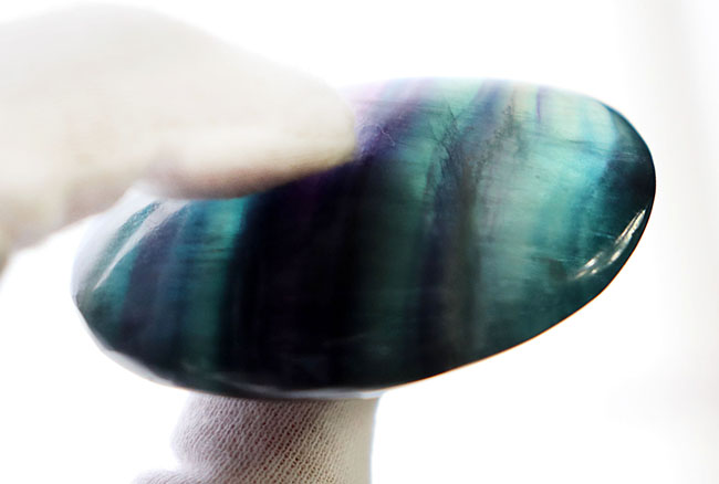 厳選上質標本!色のバンドが何層にも折り重なった、小判型のレインボーフローライト(Fluorite)(その5)