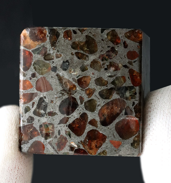人気！ずっしり重いサイコロ型！世界で最も美しい隕石の二つ名を持つ、石鉄隕石、パラサイト（ケニア産）（その1）