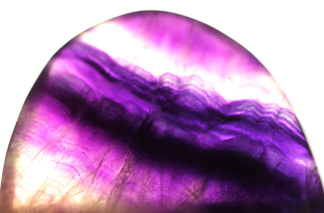 これが希少な「紫蛍石」だ！高い透明度、美しい光りのレイヤーを備えたレインボーフローライト（fluorite）（その2）
