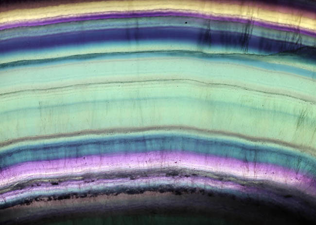 これはもはや天然石のビッグな虹だ！１６ｃｍ超える大きなレインボーフローライト（fluorite）（その8）